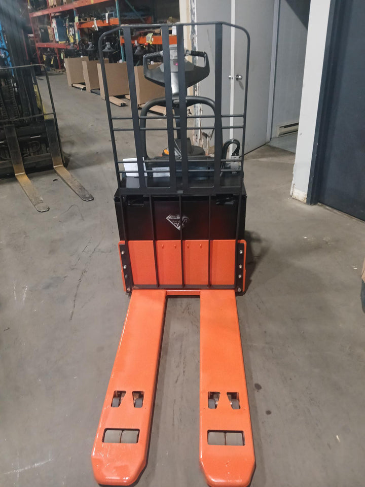 Used forklift for sale in Lachine | 2017 TOYOTA 6,000 LB Electric Walkie Rider Pallet Truck | Model: 8HBE30