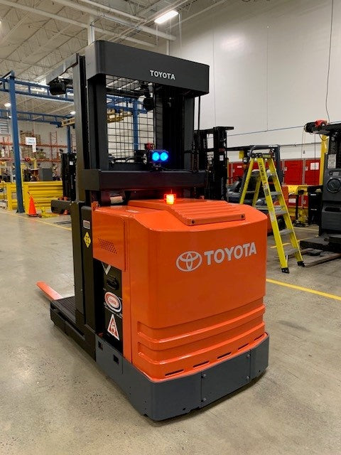 Used forklift for sale in Lachine | 2017 TOYOTA 3,000 LB Electric Order Picker | Model: 7BPUE15123