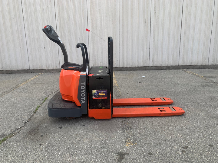 Used forklift for sale in Toronto | 2020 TOYOTA 6,000 LB Electric Walkie Rider Pallet Truck | Model: 8HBE30