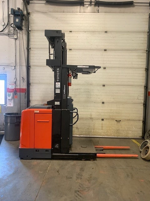 Used forklift for sale in Boucherville | 2019 TOYOTA 3,000 LB Electric Order Picker | Model: 8BPU15273