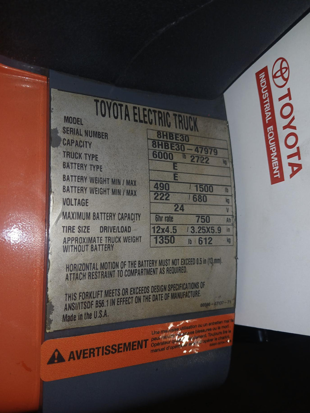 Used forklift for sale in Lachine | 2017 TOYOTA 6,000 LB Electric Walkie Rider Pallet Truck | Model: 8HBE30