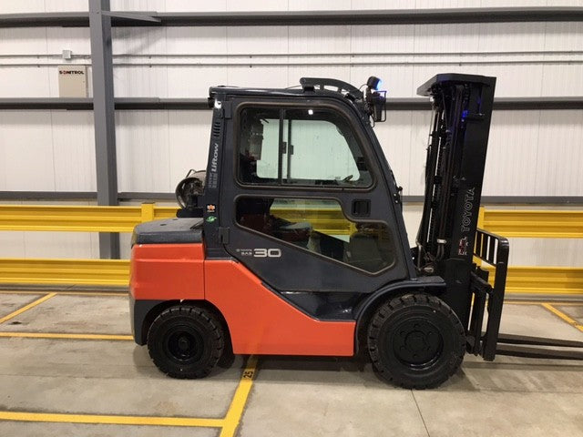 Used forklift for sale in Hamilton | 2020 TOYOTA 6,000 LB IC Pneumatic Forklift | Model: 8FGU30