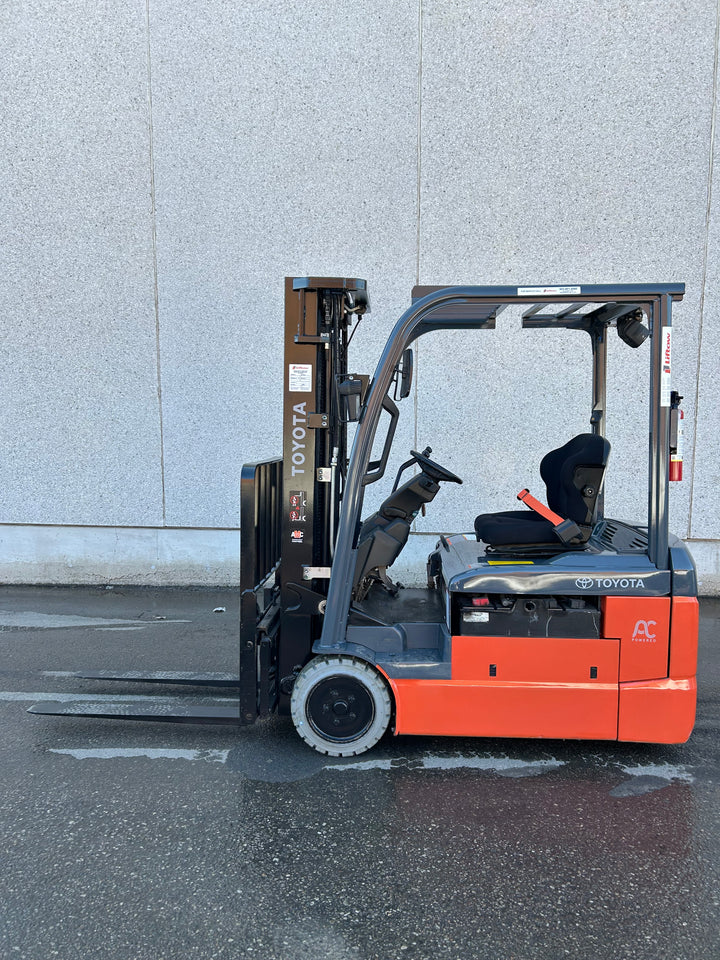 Used forklift for sale in Vaughan | 2021 TOYOTA 4,000 LB 3-Wheel Electric Forklift | Model: 8FBE20U