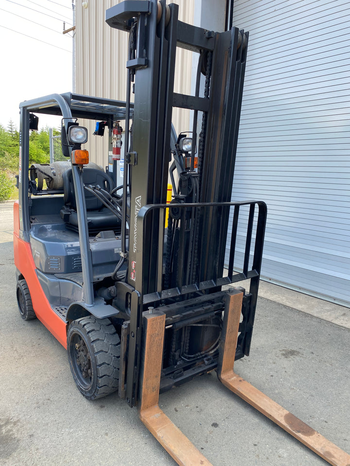 Used forklift for sale in St. John's | 2015 TOYOTA 6000 LB IC Cushion Forklift | Model: 8FGCU30