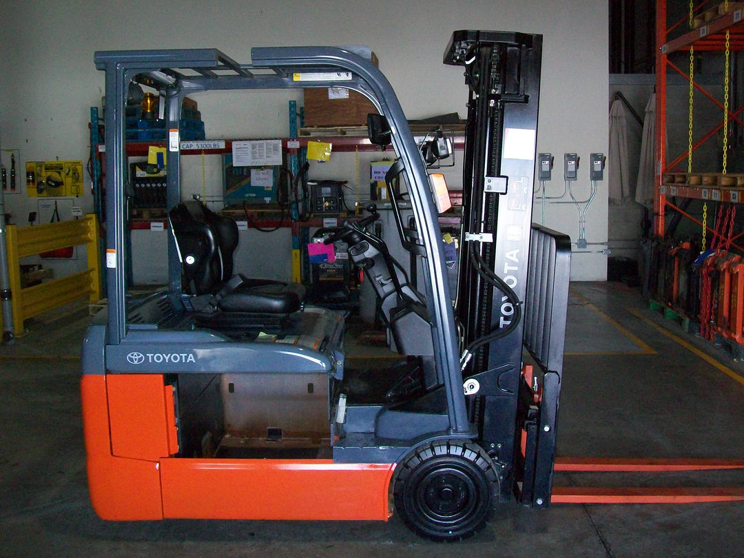Used forklift for sale in Lachine | 2018 TOYOTA 4,000 LB 3-Wheel Electric Forklift | Model: 8FBE20U