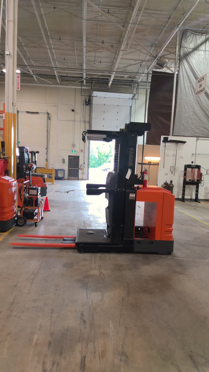 Used forklift for sale in Lachine | 2018 TOYOTA 3,000 LB Electric Order Picker | Model: 7BPUE15210