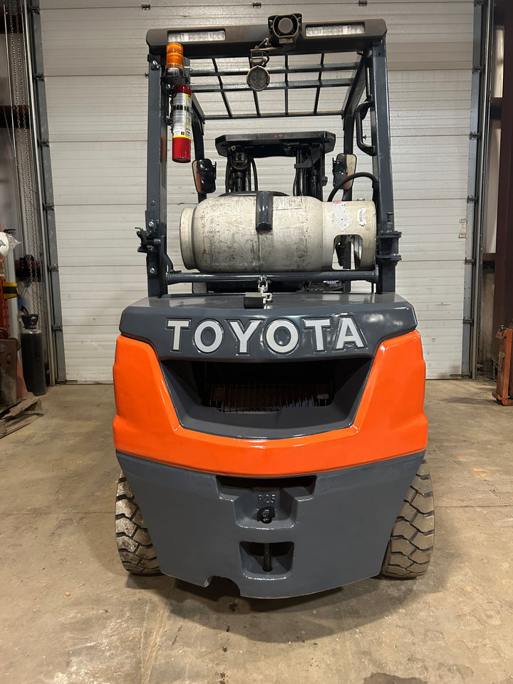 Used forklift for sale in Moncton | 2021 TOYOTA 5,000 LB IC Pneumatic Forklift | Model: 8FGU25