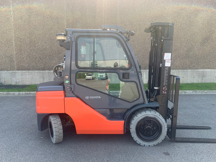 Used forklift for sale in Quebec | 2021 TOYOTA 6,000 LB IC Pneumatic Forklift | Model: 8FGU30