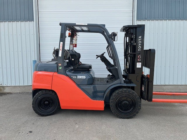 Used forklift for sale in London | 2021 TOYOTA 8000 LB IC Pneumatic Forklift | Model: 8FG35U