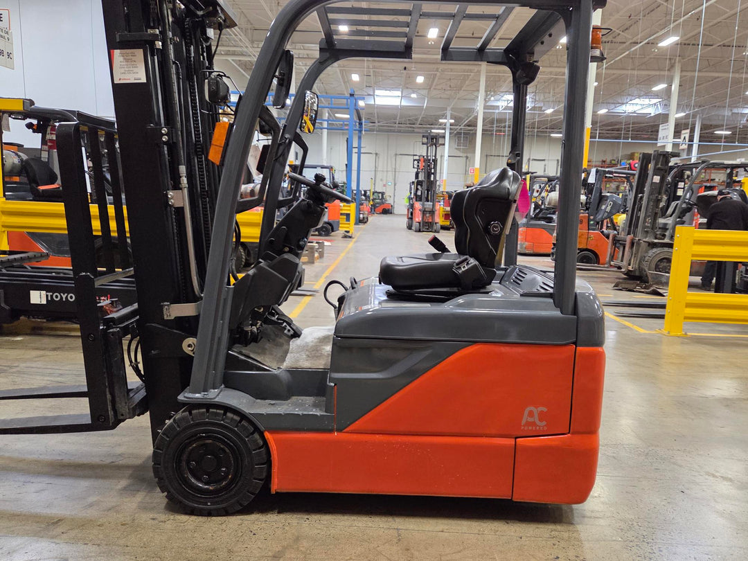 Used forklift for sale in Lachine | 2021 TOYOTA 4,000 LB 3-Wheel Electric Forklift | Model: 8FBE20U