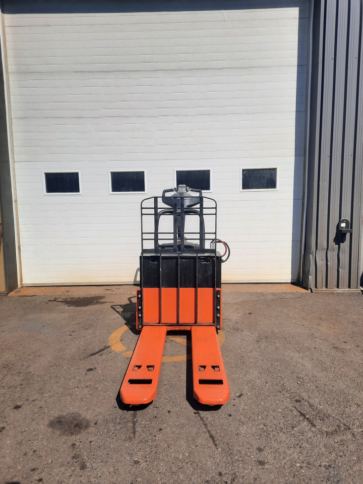 Used forklift for sale in Quebec | 2020 TOYOTA 6000 LB Electric Walkie Rider Pallet Truck | Model: 8HBE30