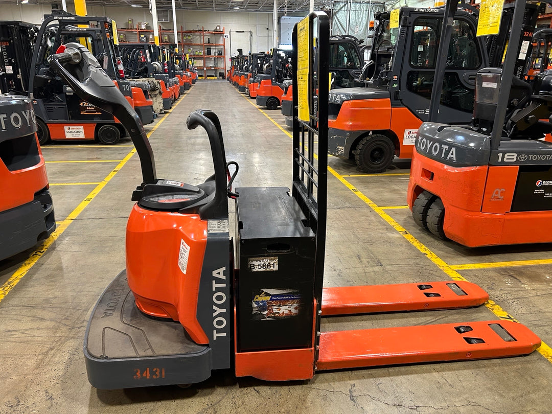 Used forklift for sale in Lachine | 2020 TOYOTA 6,000 LB Electric Walkie Rider Pallet Truck | Model: 8HBE30