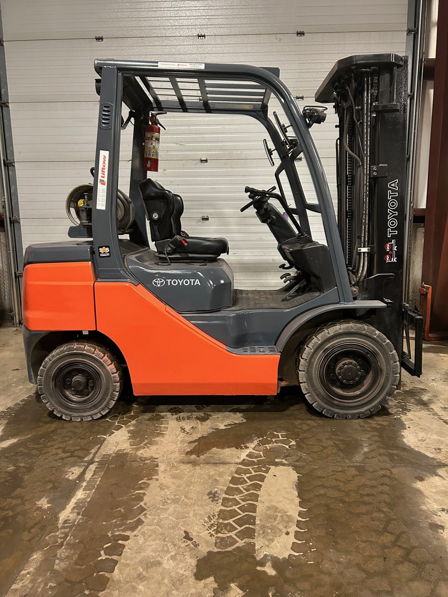 Used forklift for sale in Moncton | 2021 TOYOTA 5,000 LB IC Pneumatic Forklift | Model: 8FGU25