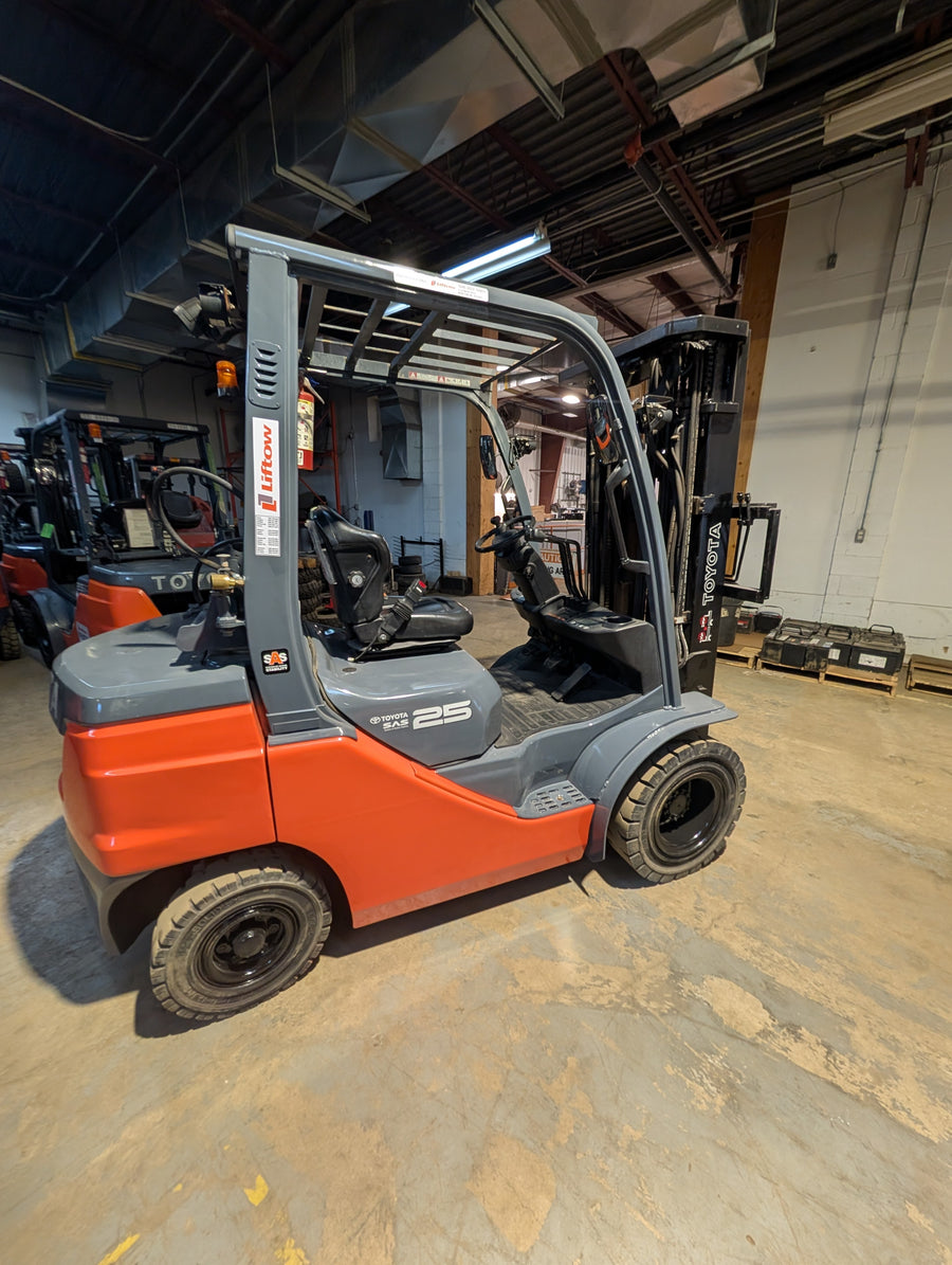 Used forklift for sale in Moncton | 2020 TOYOTA 5000 LB IC Pneumatic Forklift | Model: 8FGU25