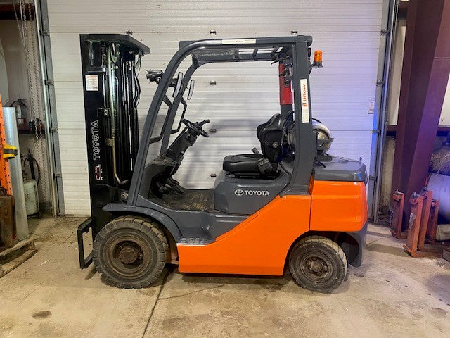 Used forklift for sale in Moncton | 2021 TOYOTA 5,000 LB IC Pneumatic Forklift | Model: 8FGU25