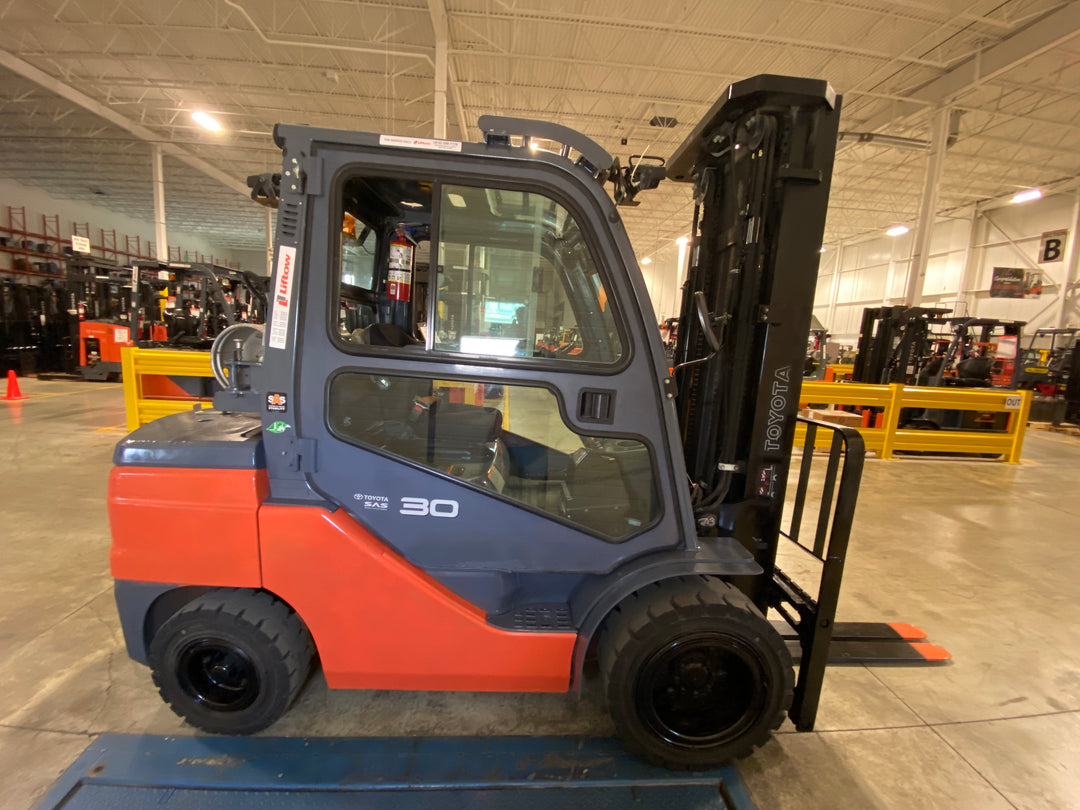 Used forklift for sale in Ajax | 2020 TOYOTA 6500 LB IC Pneumatic Forklift | Model: 8FGU32