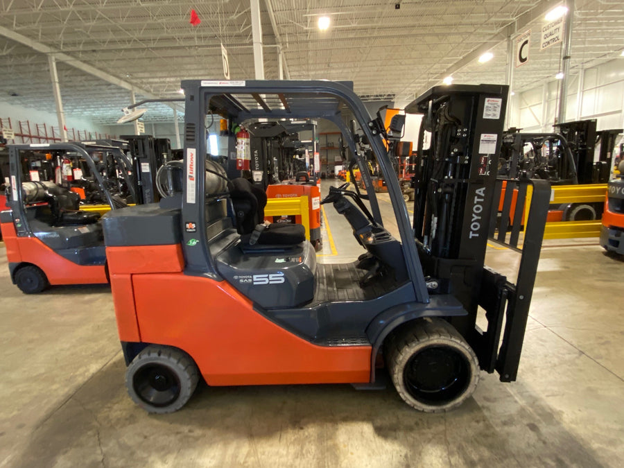 Used forklift for sale in Vaughan | 2017 TOYOTA 12,000 LB IC Cushion Forklift | Model: 8FGC55U