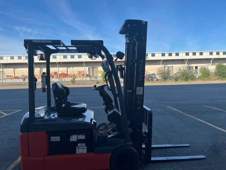 Used forklift for sale in Ottawa | 2022 TOYOTA 4,000 LB 3-Wheel Electric Forklift | Model: 8FBE20U