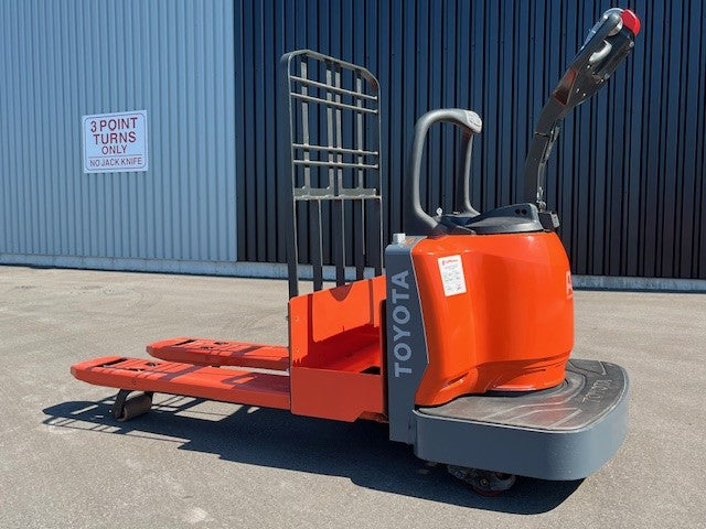Used forklift for sale in Windsor | 2018 TOYOTA 6,000 LB Electric Walkie Rider Pallet Truck | Model: 8HBE30