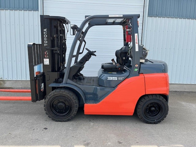 Used forklift for sale in London | 2021 TOYOTA 8000 LB IC Pneumatic Forklift | Model: 8FG35U