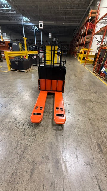 Used forklift for sale in Lachine | 2018 TOYOTA 6,000 LB Electric Walkie Rider Pallet Truck | Model: 8HBE30