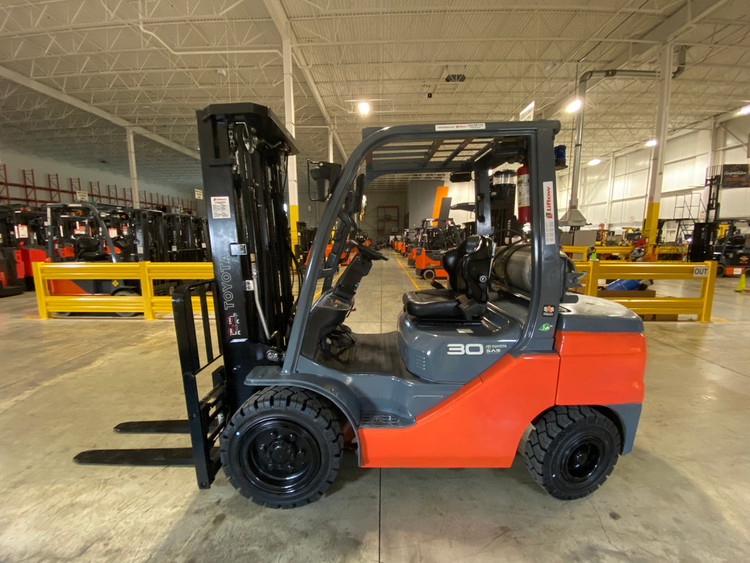 Used forklift for sale in Ajax | 2021 TOYOTA 6000 LB IC Pneumatic Forklift | Model: 8FGU30