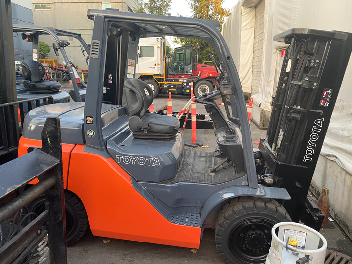 Used forklift for sale in Delta | 2000 Toyota  | Model: 8FD40U
