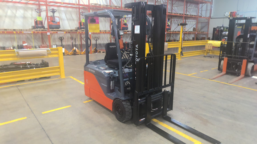 Used forklift for sale in Lachine | 2021 TOYOTA 4,000 LB 3-Wheel Electric Forklift | Model: 8FBE20U
