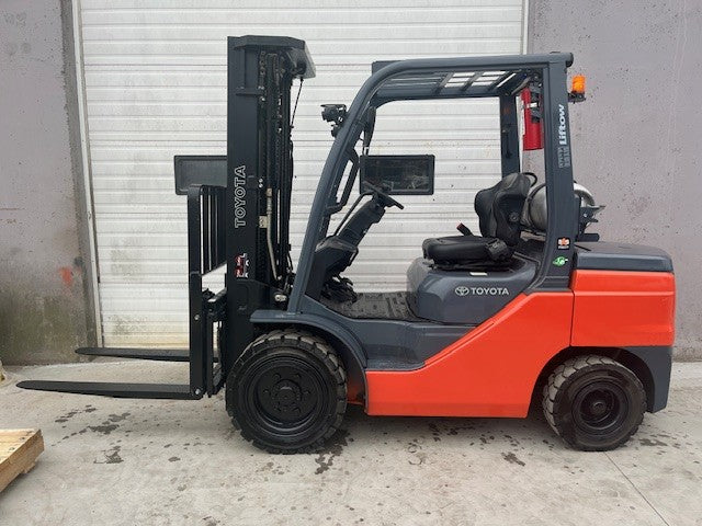 Used forklift for sale in Dartmouth | 2021 TOYOTA 6,500 LB IC Pneumatic Forklift | Model: 8FGU32