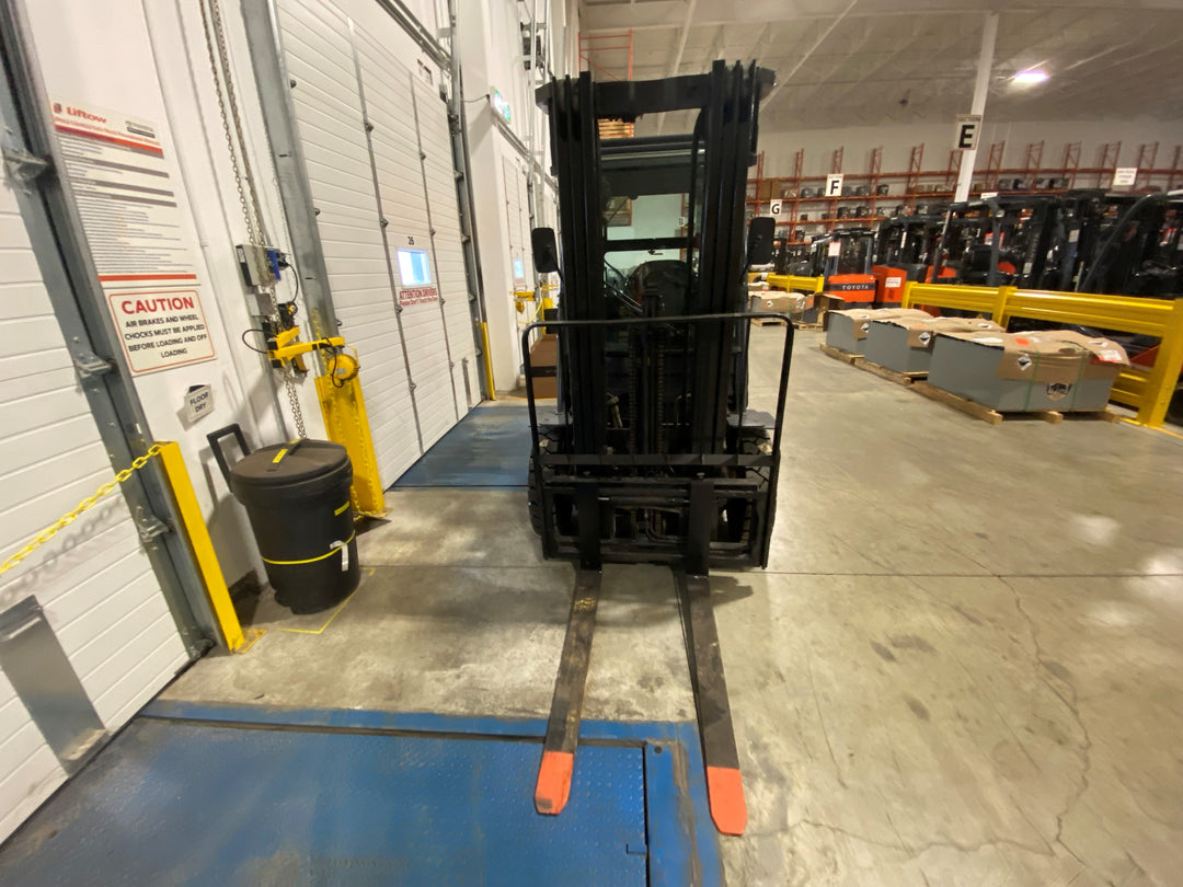 Used forklift for sale in Ajax | 2014 TOYOTA 5000 LB IC Pneumatic Forklift | Model: 8FGU25