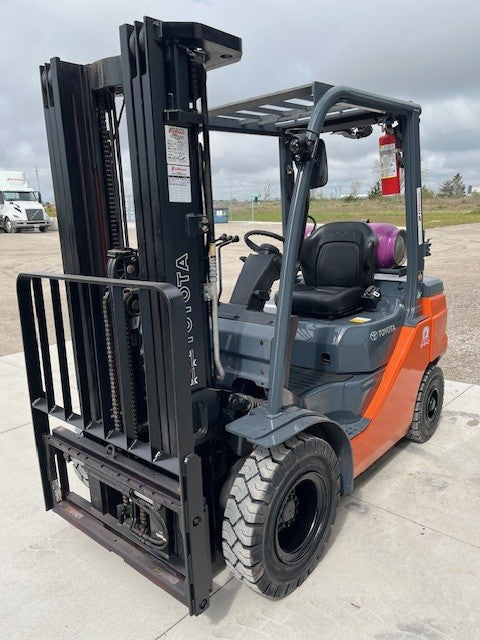 Used forklift for sale in Windsor | 2021 TOYOTA 5000 LB IC Pneumatic Forklift | Model: 8FGU25