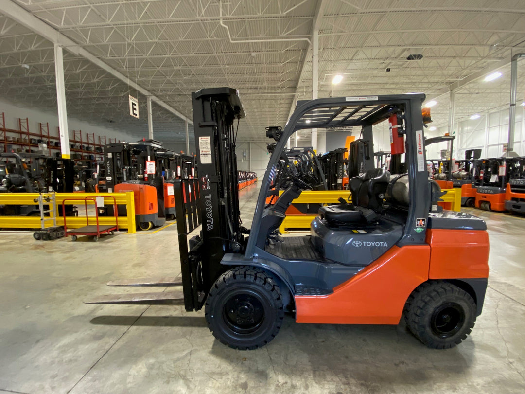Used forklift for sale in Ajax | 2021 TOYOTA 6,000 LB IC Pneumatic Forklift | Model: 8FGU30