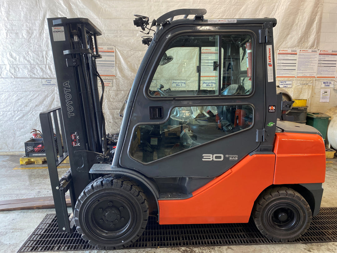 Used forklift for sale in Barrie | 2019 TOYOTA 6,000 LB IC Pneumatic Forklift | Model: 8FGU30