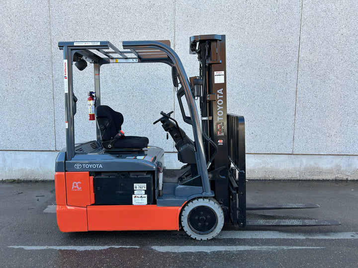 Used forklift for sale in Vaughan | 2021 TOYOTA 4,000 LB 3-Wheel Electric Forklift | Model: 8FBE20U