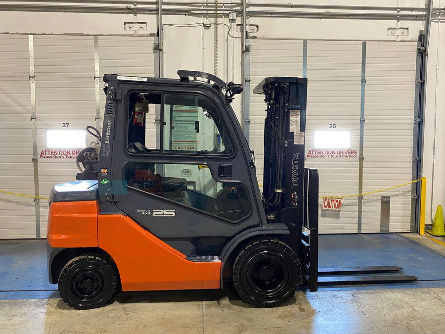 Used forklift for sale in Vaughan | 2021 TOYOTA 5000 LB IC Pneumatic Forklift | Model: 8FGU25