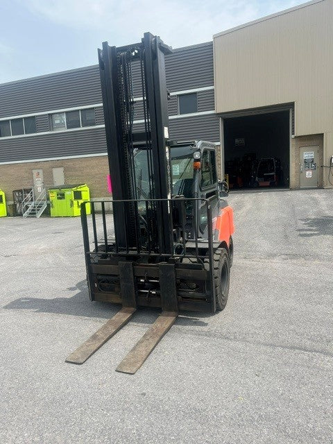 Used forklift for sale in Lachine | 2015 TOYOTA 10000 LB IC Pneumatic Forklift | Model: 8FG45U