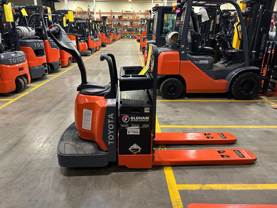 Used forklift for sale in Lachine | 2020 TOYOTA 6,000 LB Electric Walkie Rider Pallet Truck | Model: 8HBE30