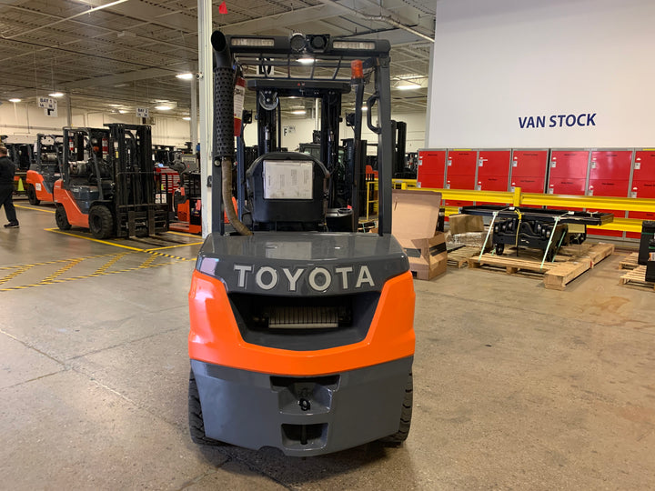 Used forklift for sale in Toronto | 2021 TOYOTA 6000 LB Diesel Pneumatic Forklift | Model: 8FDU30