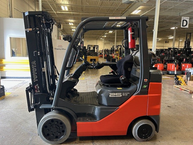 Used forklift for sale in Toronto | 2021 TOYOTA 5000 LB IC Cushion Forklift | Model: 8FGCU25