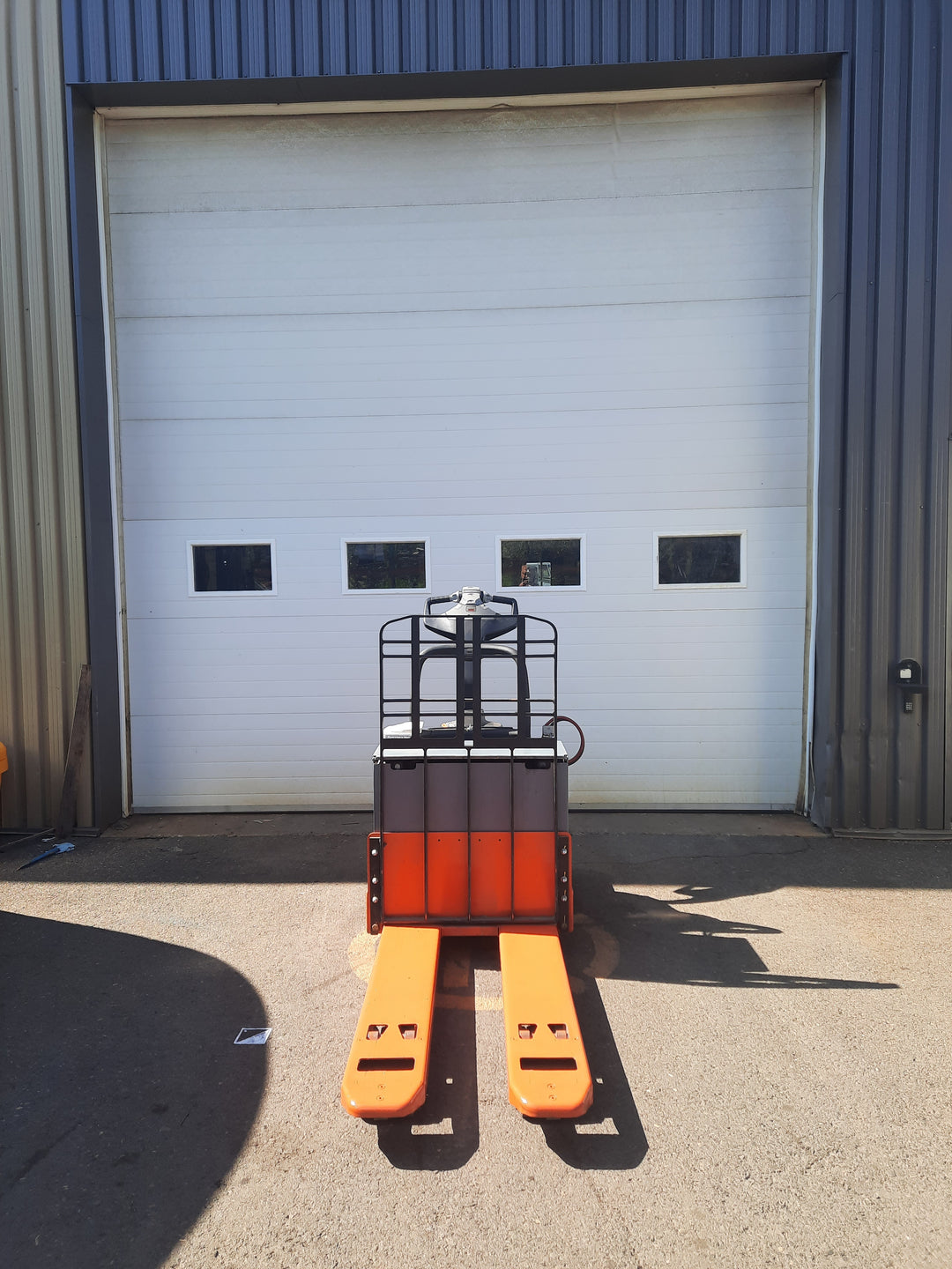 Used forklift for sale in Quebec | 2022 TOYOTA 6000 LB Electric Walkie Rider Pallet Truck | Model: 8HBE30