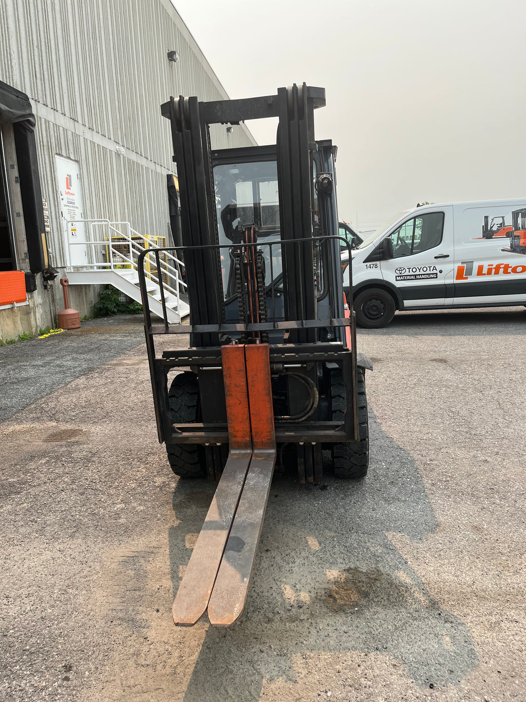 Used forklift for sale in Ottawa | 2021 TOYOTA 6,000 LB IC Pneumatic Forklift | Model: 8FGU30