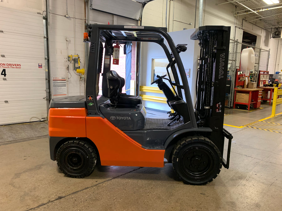 Used forklift for sale in Toronto | 2021 TOYOTA 6000 LB Diesel Pneumatic Forklift | Model: 8FDU30