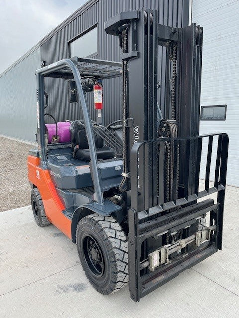 Used forklift for sale in Windsor | 2021 TOYOTA 6500 LB IC Pneumatic Forklift | Model: 8FGU32