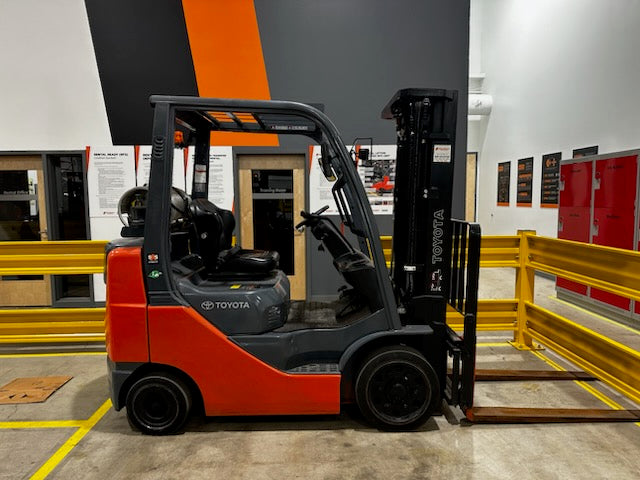 Used forklift for sale in Vermont | 2019 Toyota 5000 lbs capacityToyta LP forklift.  | Model: 8FGCU25