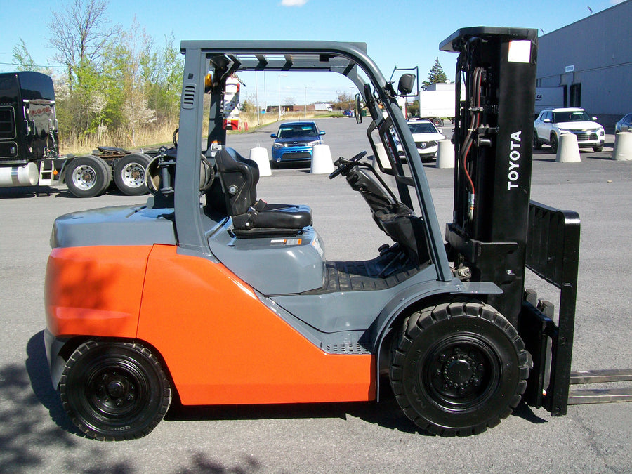 Used forklift for sale in Boucherville | 2014 TOYOTA 10,000 LB IC Pneumatic Forklift | Model: 8FG45U