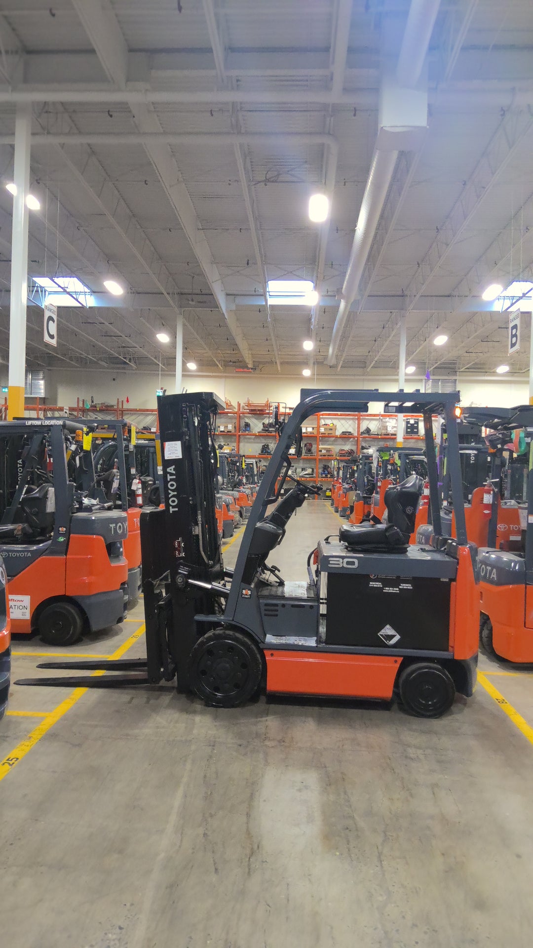 Used forklift for sale in Lachine | 2021 TOYOTA 6000 LB Electric Cushion Forklift | Model: 8FBCU30