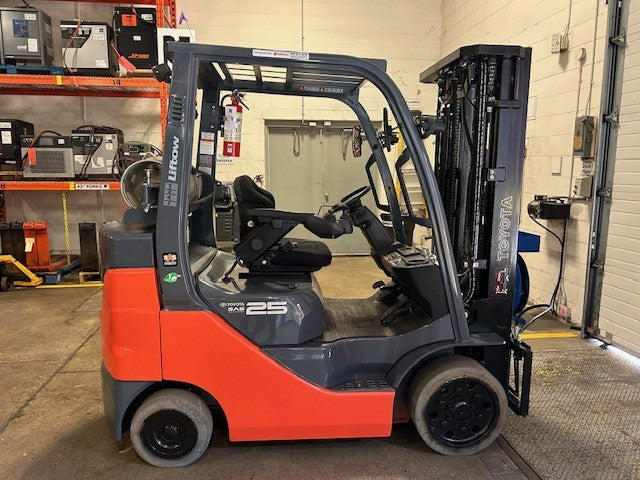 Used forklift for sale in Toronto | 2021 TOYOTA 5000 LB IC Cushion Forklift | Model: 8FGCU25