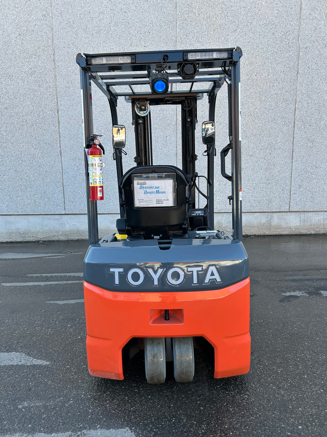 Used forklift for sale in Vaughan | 2021 TOYOTA 4,000 LB 3-Wheel Electric Forklift | Model: 8FBE20U