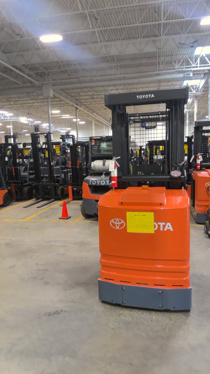 Used forklift for sale in Lachine | 2018 TOYOTA 3,000 LB Electric Order Picker | Model: 7BPUE15210