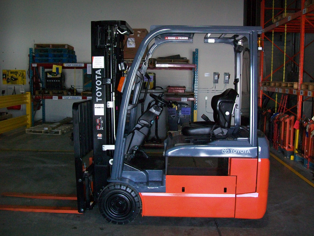 Used forklift for sale in Lachine | 2018 TOYOTA 4,000 LB 3-Wheel Electric Forklift | Model: 8FBE20U